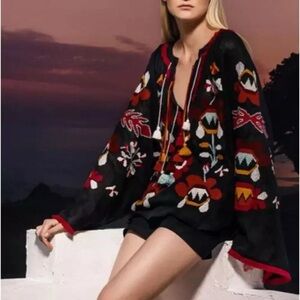 Stellah Embroidered Bell Sleeve Boho Blouse Black Red Size M